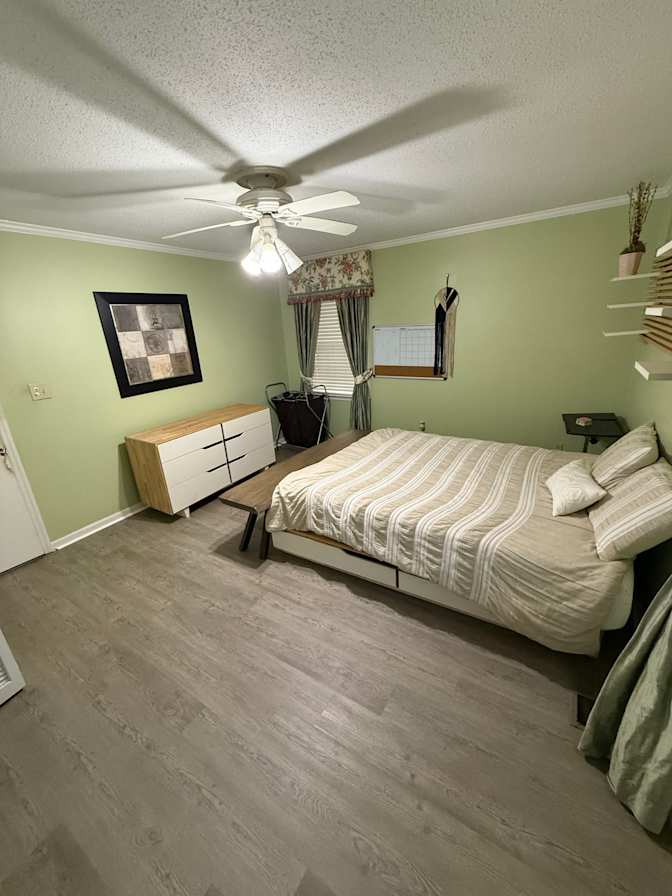 Tee's room