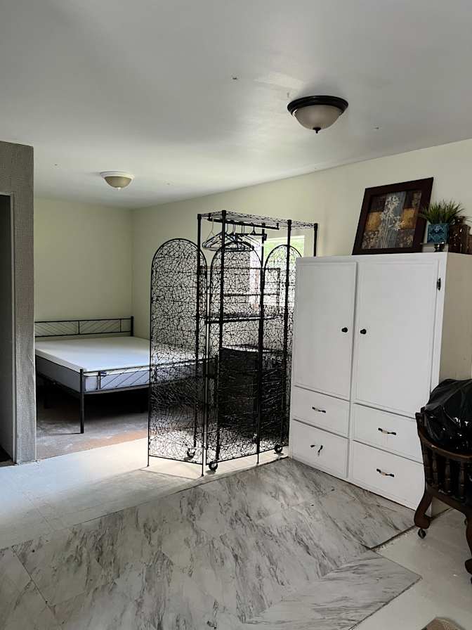 Jonnie's room