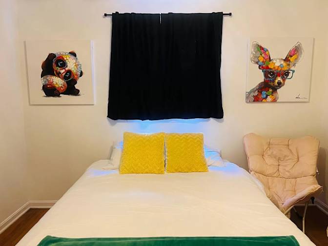 Alcove Rooms's room
