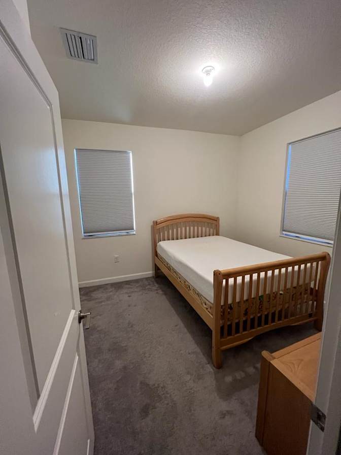 Luis's room