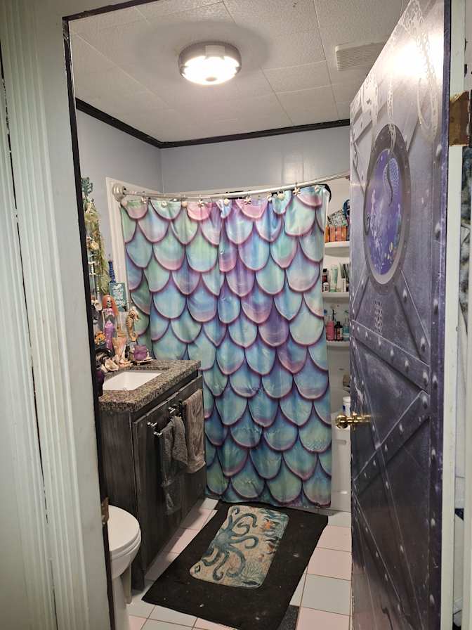 Ryschell Dragunov's room