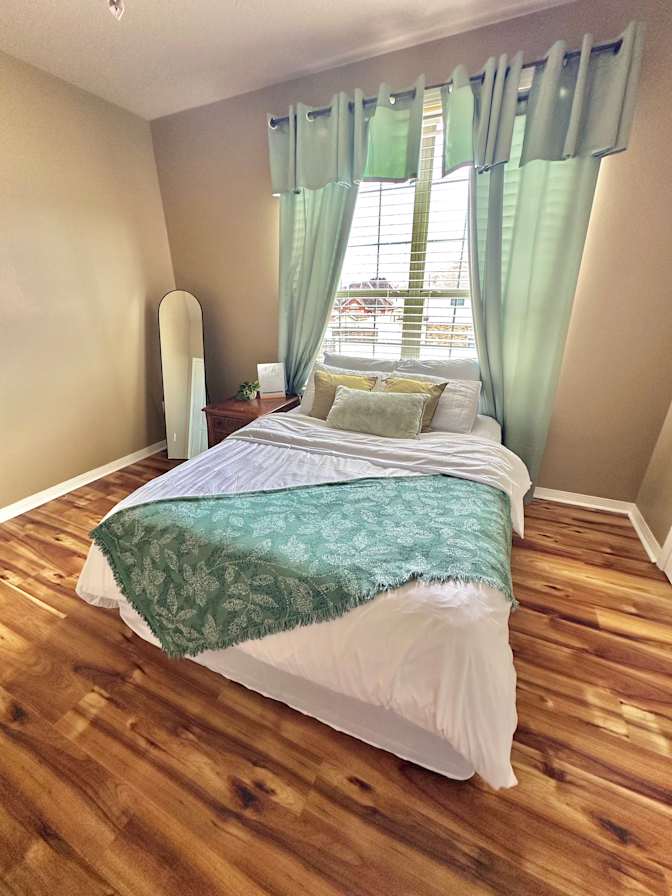 Linh's room