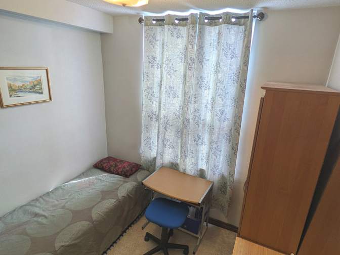 Furnished Room's room