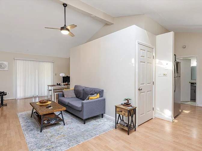 Alcove Rooms's room