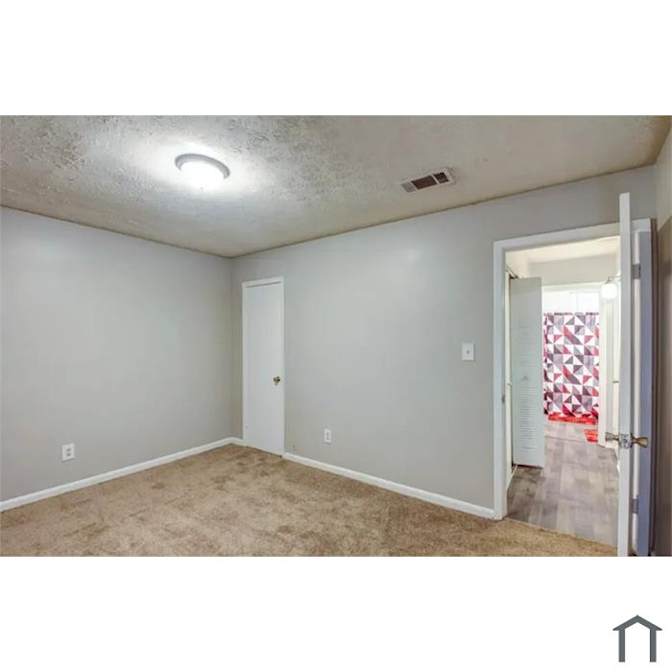 Alcove Rooms's room