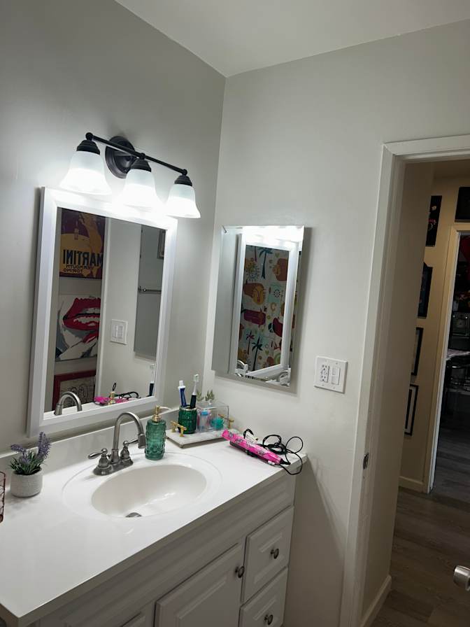 Claudia Guizar's room