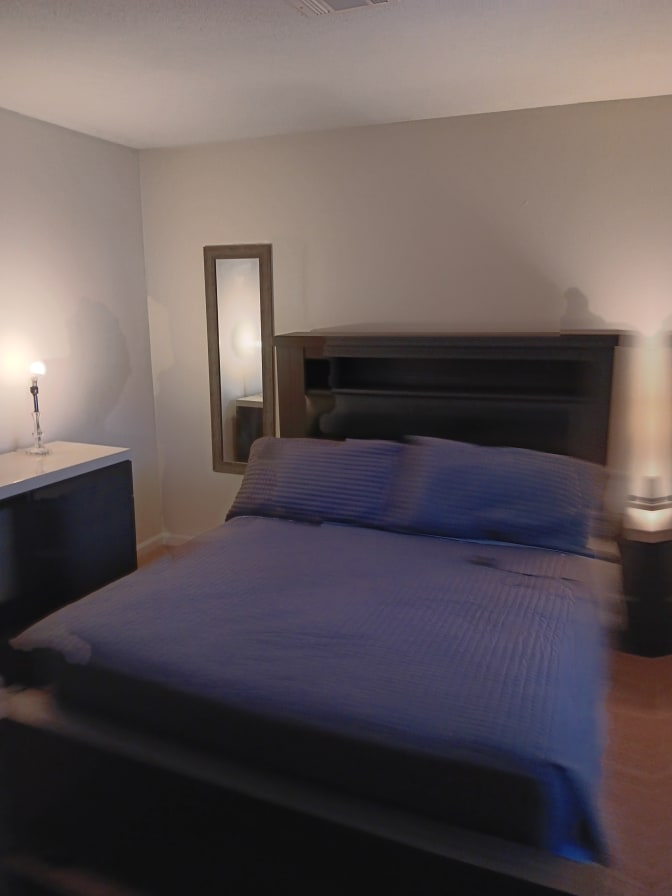 Looking for a Roommate's room