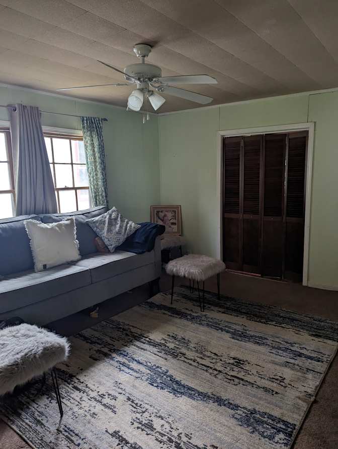 Holly parashar's room