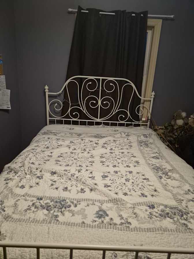 VICTORIA's room