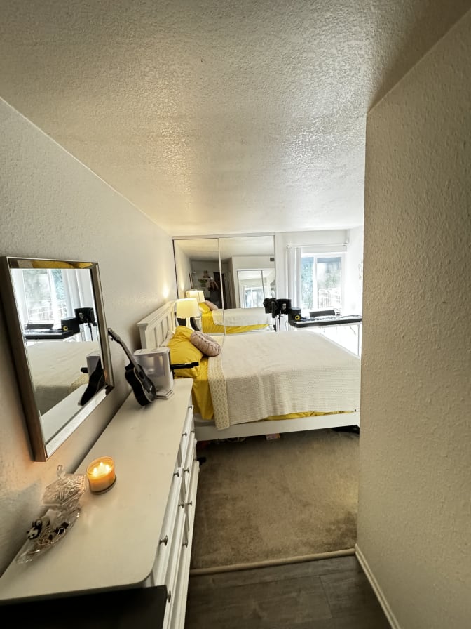 Emily Roslyn's room