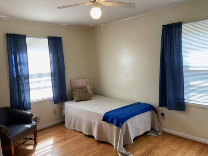Feliks's room