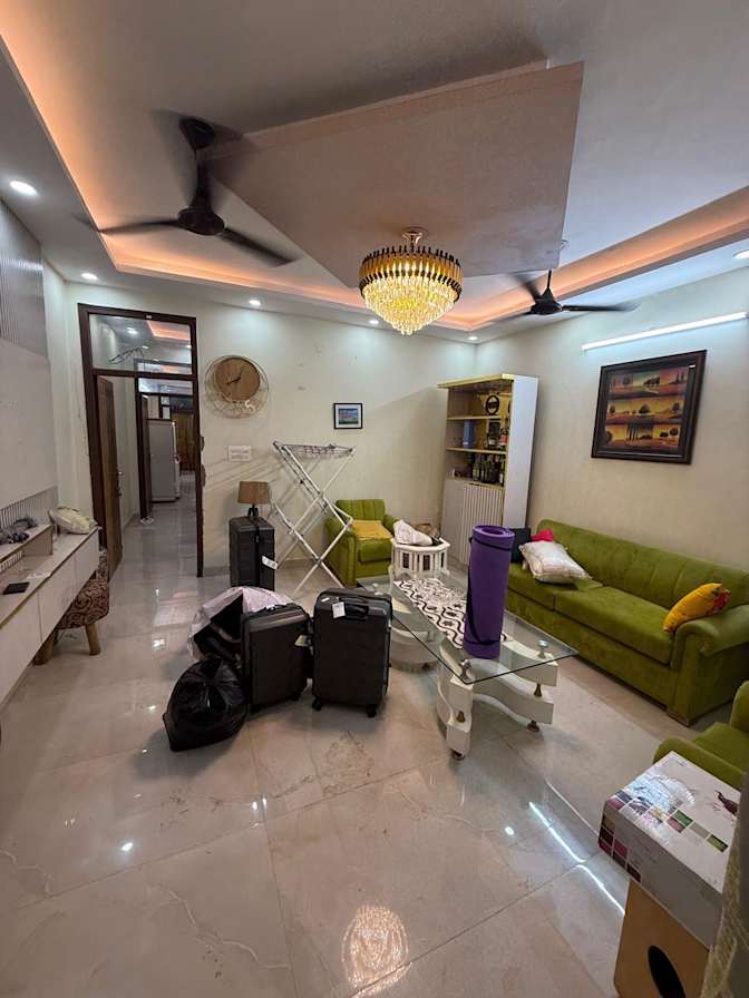 Paras's room