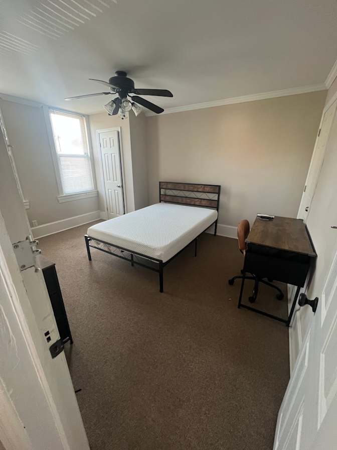 Sklaren's room