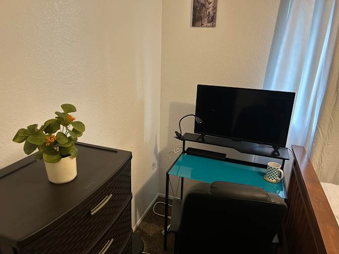 Earnest's room