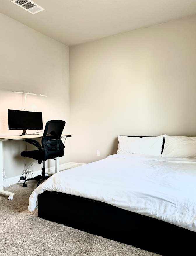 Irving Hernandez's room