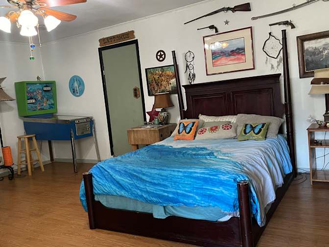 Yvonne L Duncan's room
