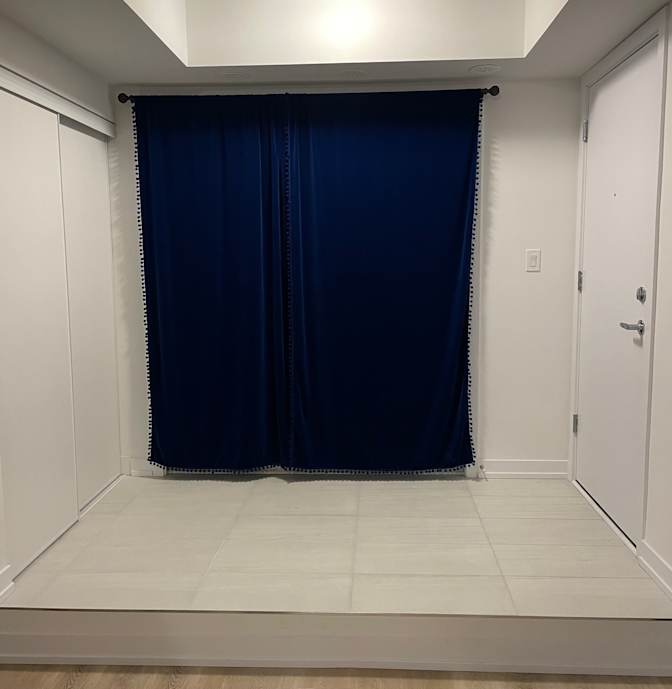 Mona's room