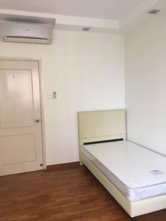 lubtom's room