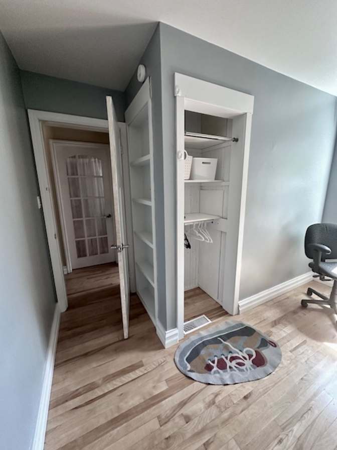 Andrea J Simms's room