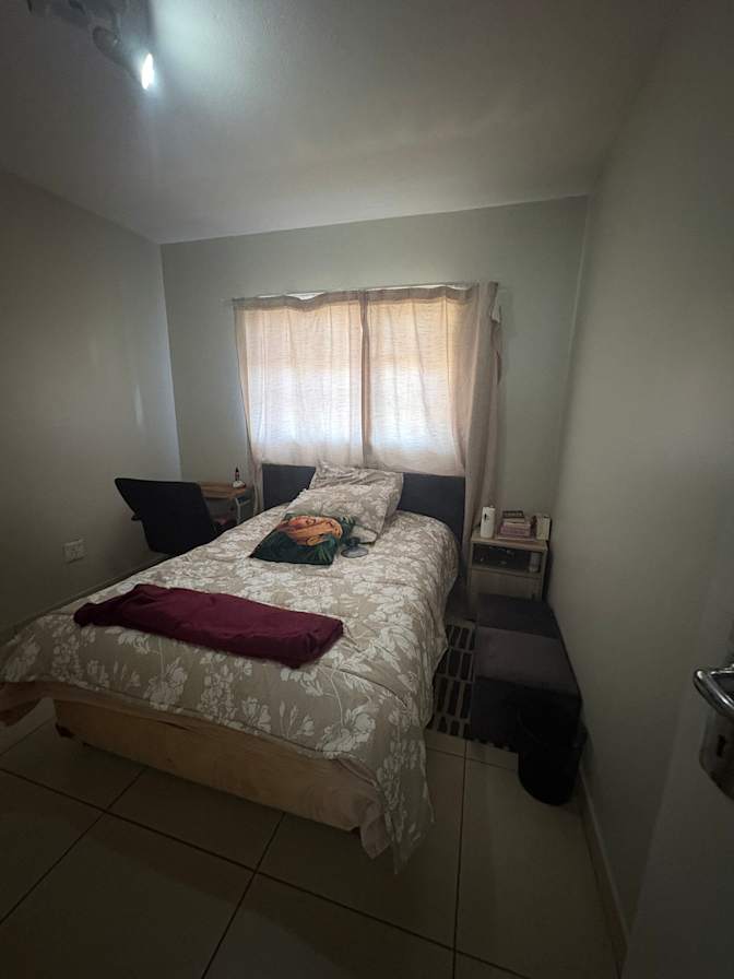 Dee girly's room