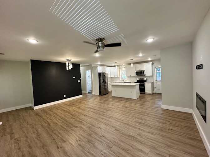 Alcove Rooms's room