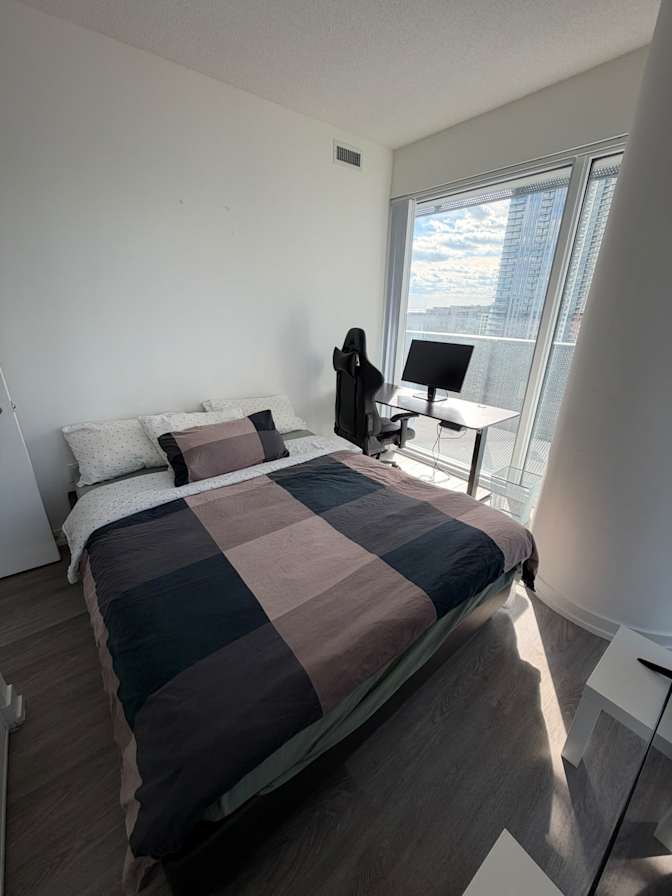 Santiago's room