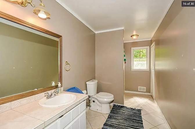 Alcove Rooms's room