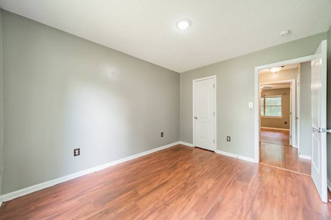 Alcove Rooms's room