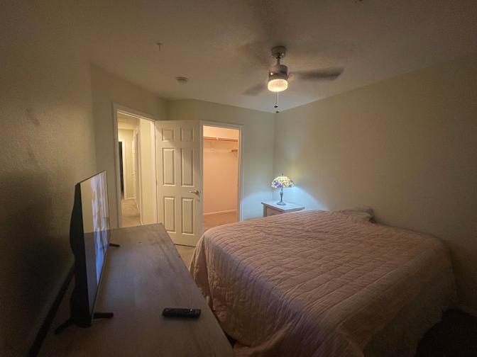 Carlos's room