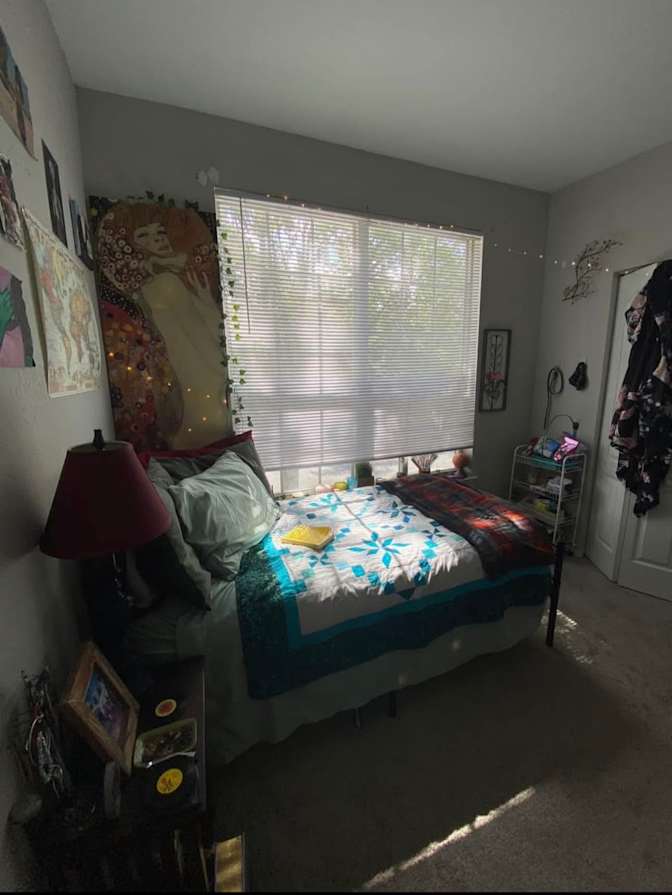Esiro's room