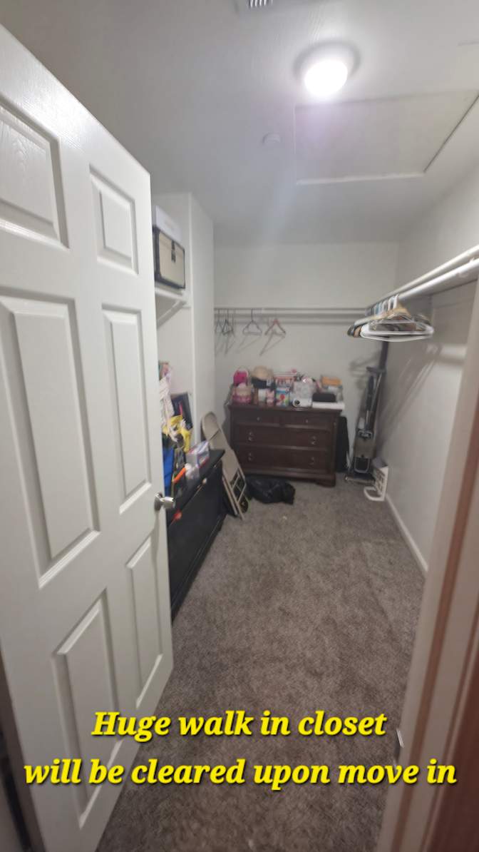 Carlos's room