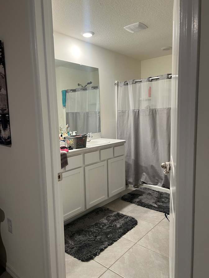 Elizabeth puente's room