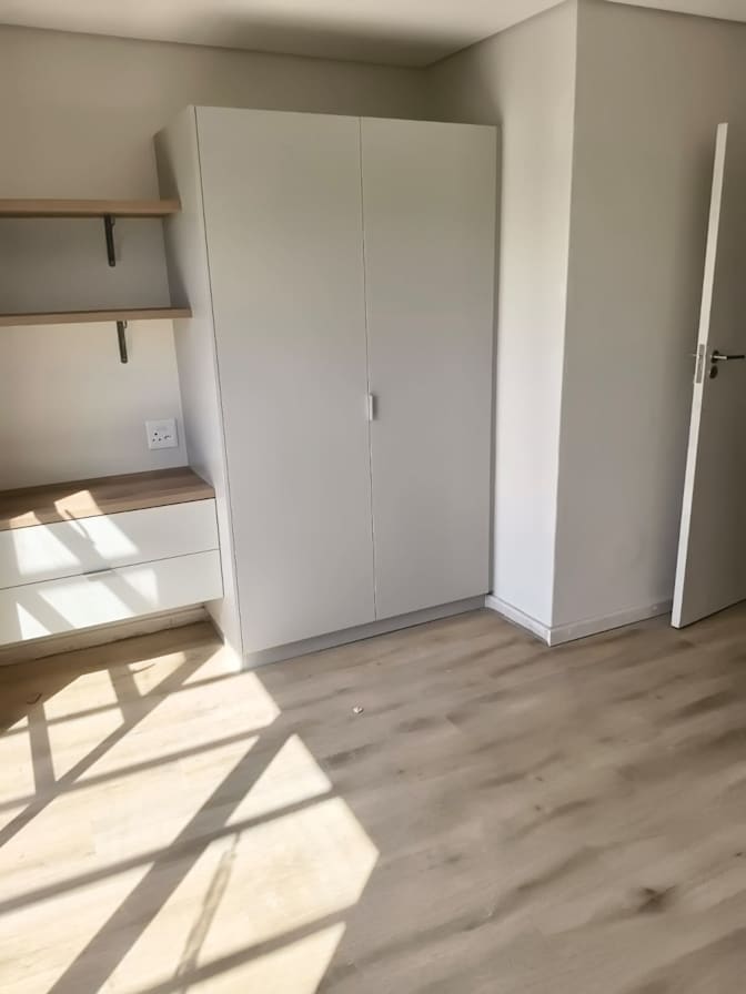 Leslie's room