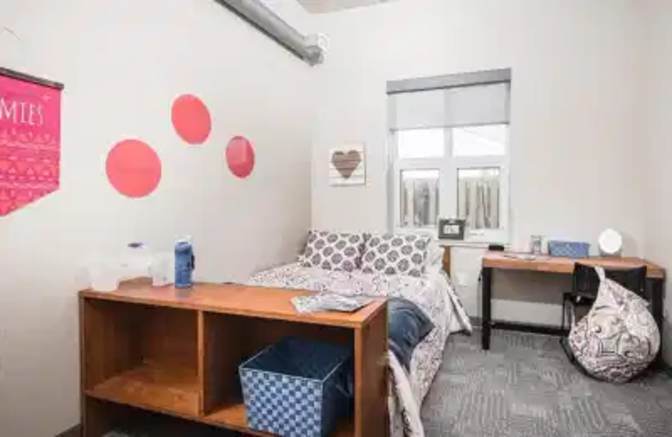 Clinton Ufomba's room