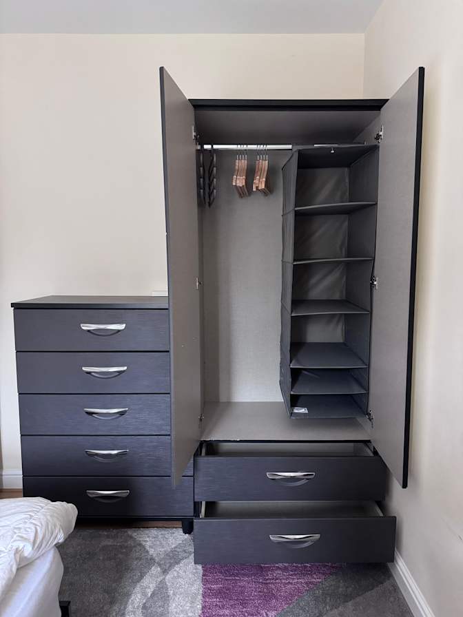 Azhar thompson's room