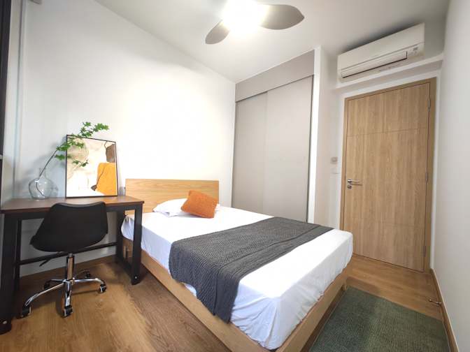 leong tie's room