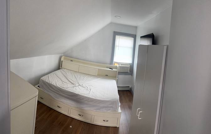 Annis's room