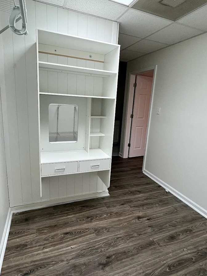 Alcove Rooms's room