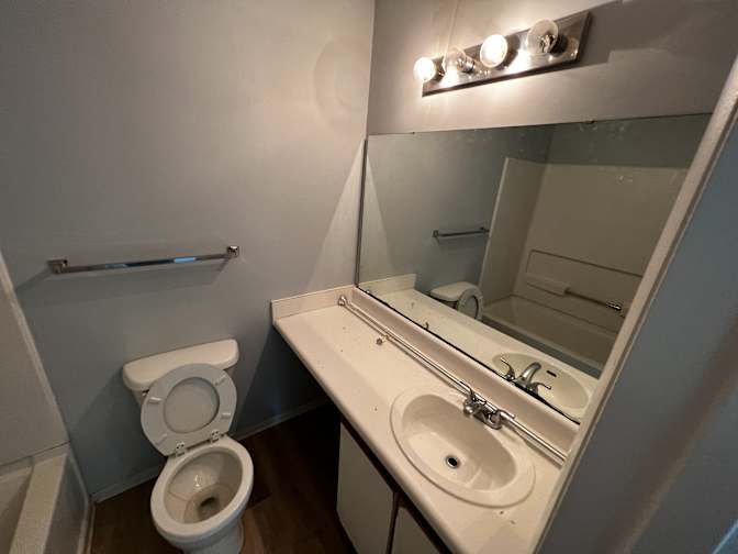 Alcove Rooms's room
