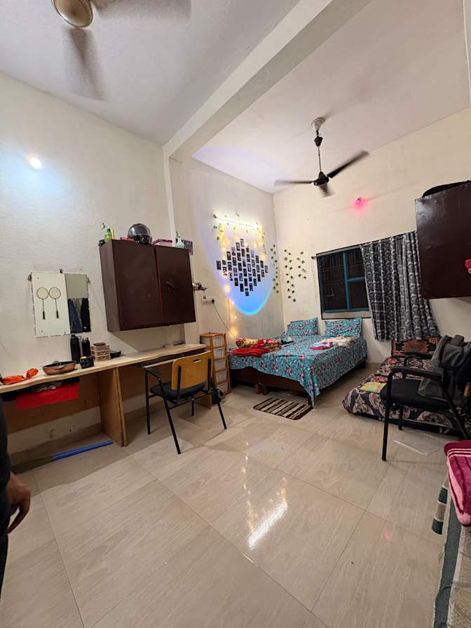 Manav Shrivastava's room