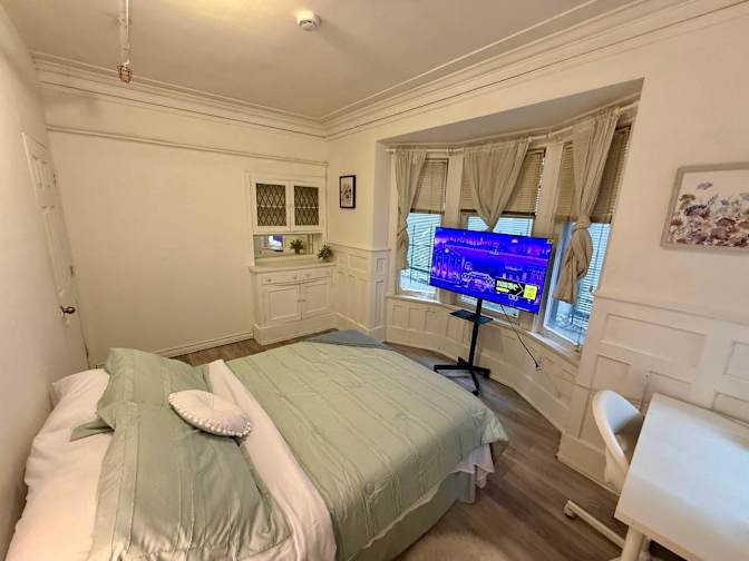 Alona's room