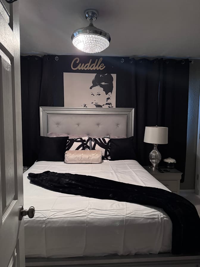 Roshaunda Mcqueen's room