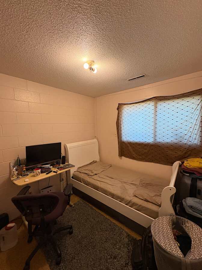 Jen's room