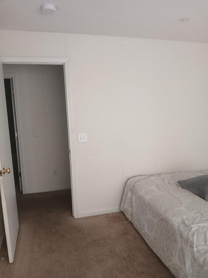Luis's room