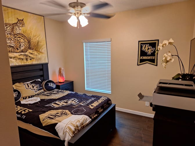 Thomas's room