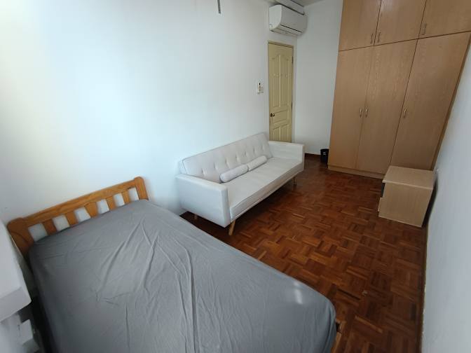 d's room