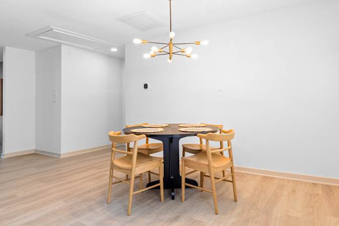 Tomic Properties's room