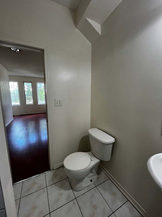 Henry Nguyen's room