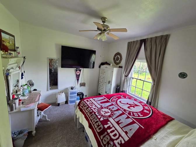 Holly parashar's room