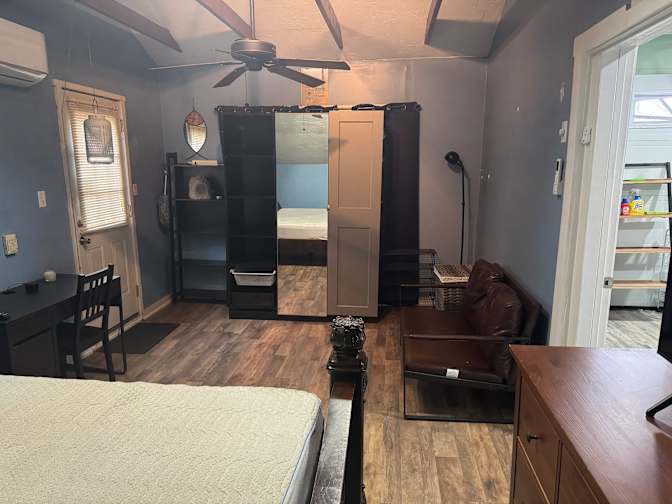Deavin's room